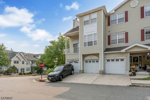 25 Wildflower Ln, Morristown, NJ, 07960-2768 | Card Image