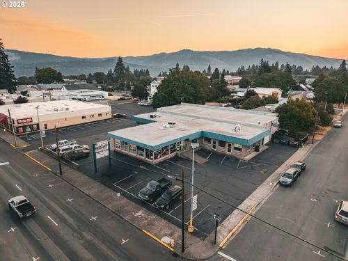 1203 12th St, Hood River, OR, 97031-1690 | Card Image