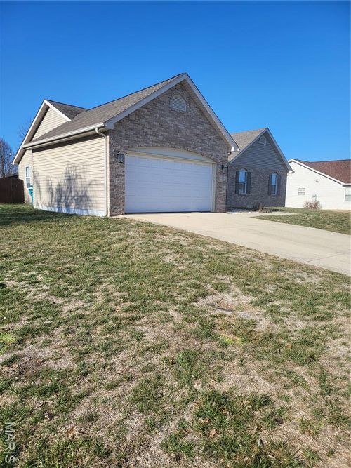 513 Stonefield Dr, Smithton, IL, 62285-1556 | Card Image