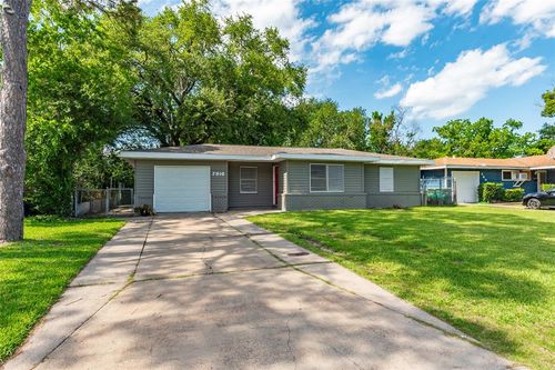 2910 John St, La Marque, TX, 77568-3855 | Card Image