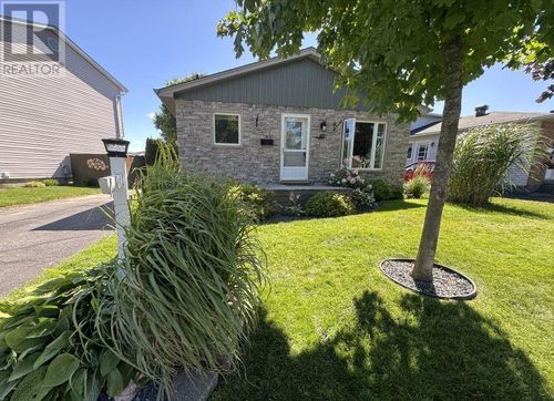 43 Bennett Dr, Elliot Lake, ON, P5A2T3 | Card Image