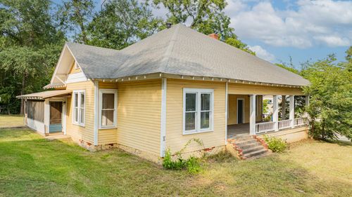 100 W Groves St, Big Sandy, TX, 75755-2214 | Card Image