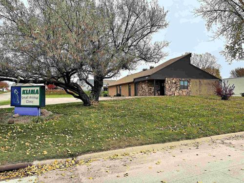 1210 Southtown Dr, Waterloo, IA, 50702-6105 | Card Image