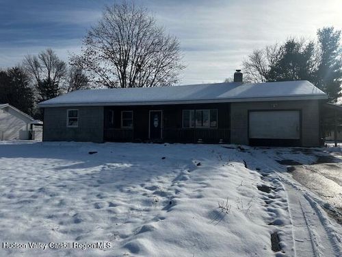 15 Amherst Rd, Red Hook, NY, 12571-1613 | Card Image