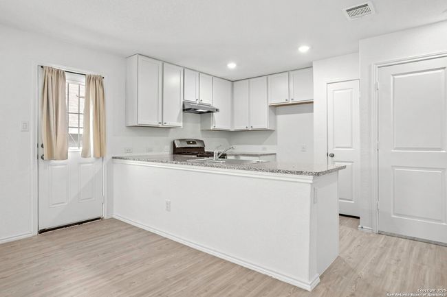 7119 Satellite Way, House other with 3 bedrooms, 2 bathrooms and null parking in San Antonio TX | Image 5
