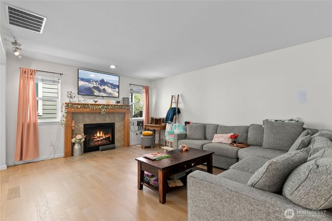 6974 Prism St Se, House other with 5 bedrooms, 3 bathrooms and 2 parking in Lacey WA | Image 8