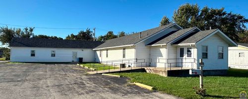 835 Lakin St, Osage City, KS, 66523-1151 | Card Image