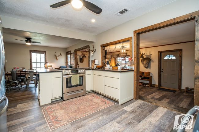 715 E Main St, House other with 3 bedrooms, 2 bathrooms and 2 parking in Bronte TX | Image 9