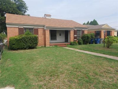 Ranch-style home with a front lawn | Image 2