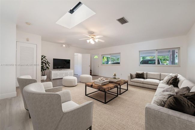 12525 Sw 72 Nd Ave, House other with 5 bedrooms, 4 bathrooms and null parking in Pinecrest FL | Image 14