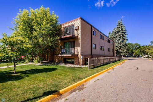 5-1219 7th St S, Moorhead, MN, 56560-3462 | Card Image