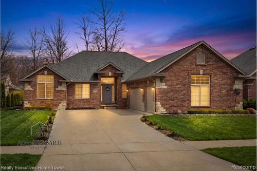50486 Torrey Pines Dr, Macomb, MI, 48042-5539 | Card Image