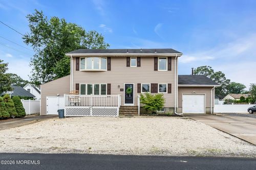 20 E Lakewood Ave, Ocean Gate, NJ, 08740-1333 | Card Image