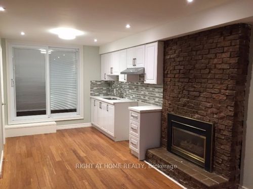 1088 Pearson Dr, Oakville, ON, L6H2A8 | Card Image