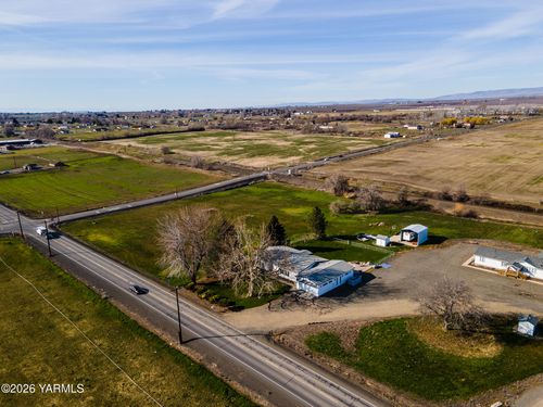 139802 W Johnson Rd, Prosser, WA, 99350-8552 | Card Image