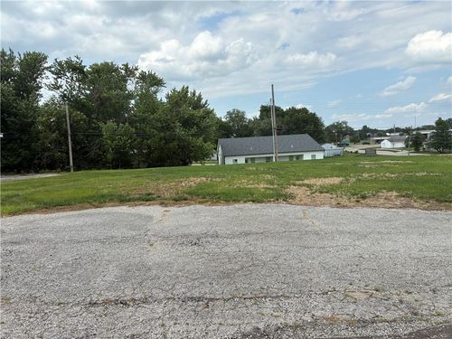 343 E 4th St, Lawson, MO, 64062-9384 | Card Image