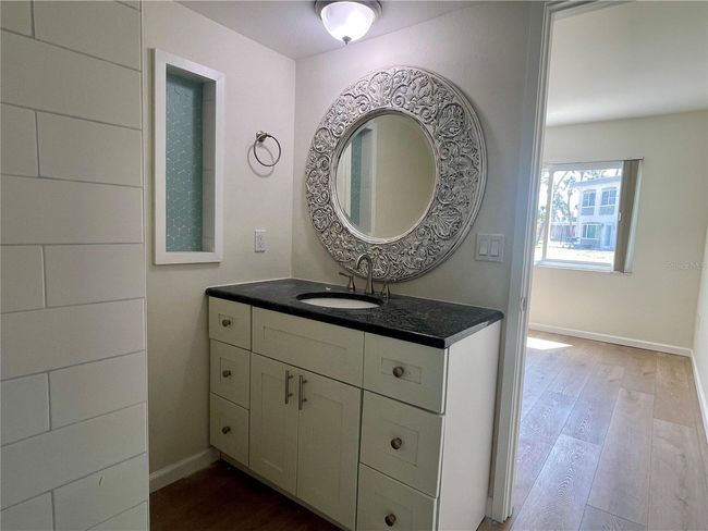 Bathroom 1 | Image 16