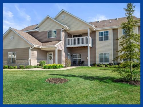 19717022 Stonewall Dr, Jackson, WI, 53037-9119 | Card Image