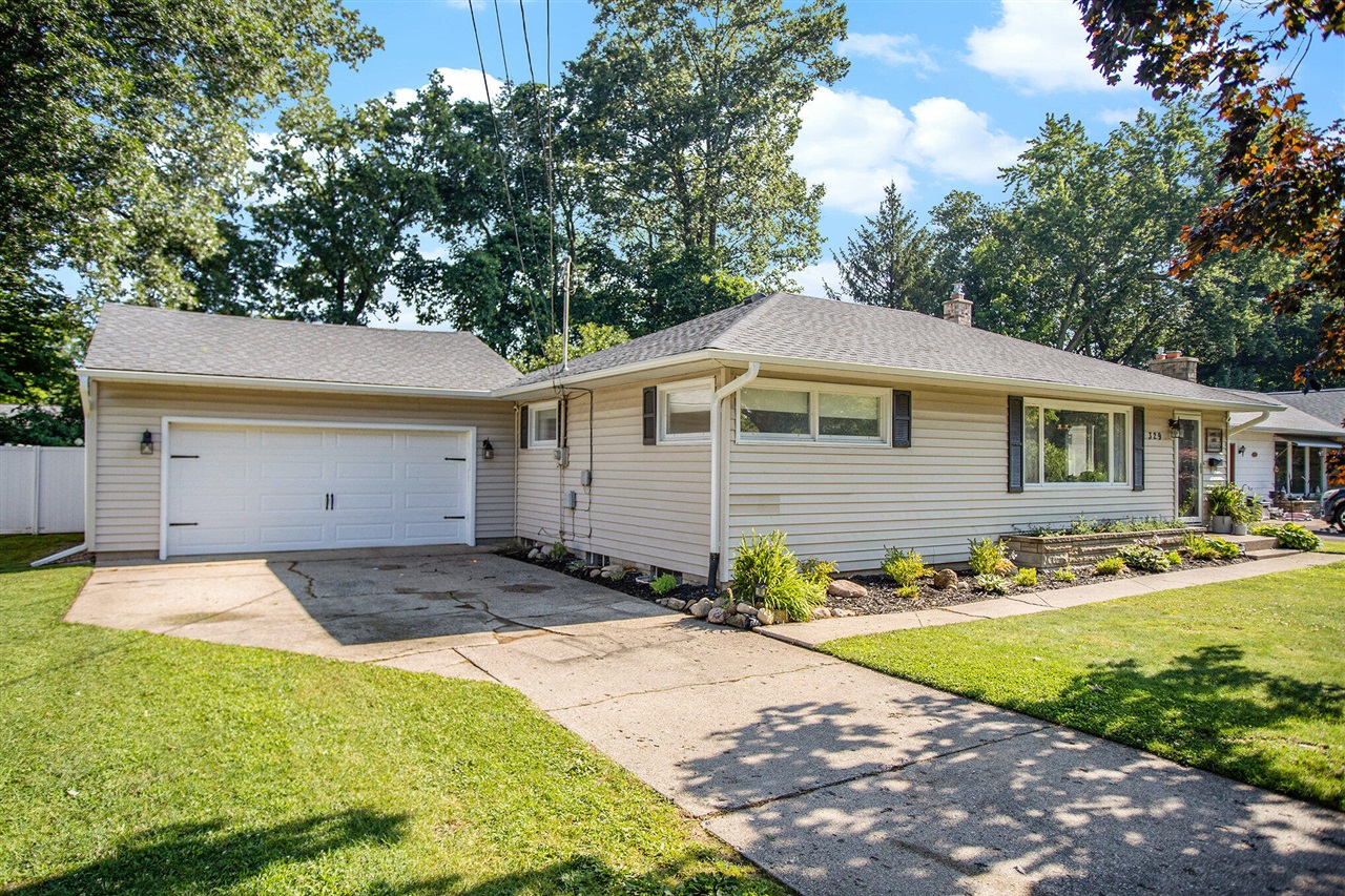 Country Club Ter, Battle Creek, MI 49015