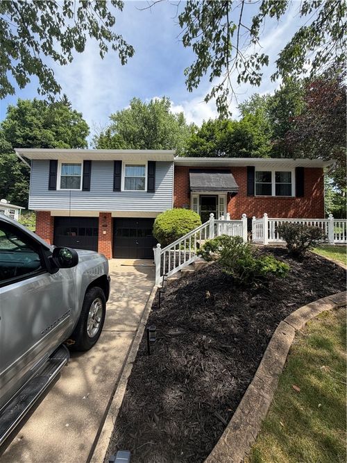 556 Sangree Rd, Pittsburgh, PA, 15237-3983 | Card Image