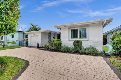 8851 Byron Ave, House other with 3 bedrooms, 2 bathrooms and null parking in Surfside FL | Image 3