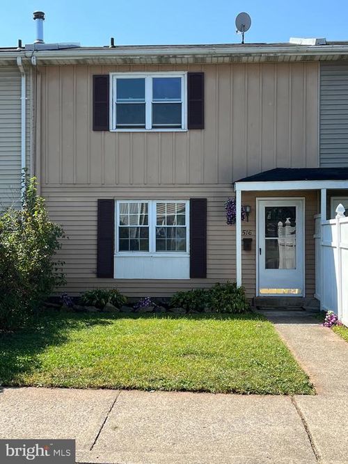 516 Colonial Dr, EAST GREENVILLE, PA, 18041-1730 | Card Image