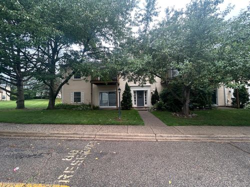 apt-a-924 Chestnut Hill Dr, Auburn Hills, MI, 48326-3668 | Card Image