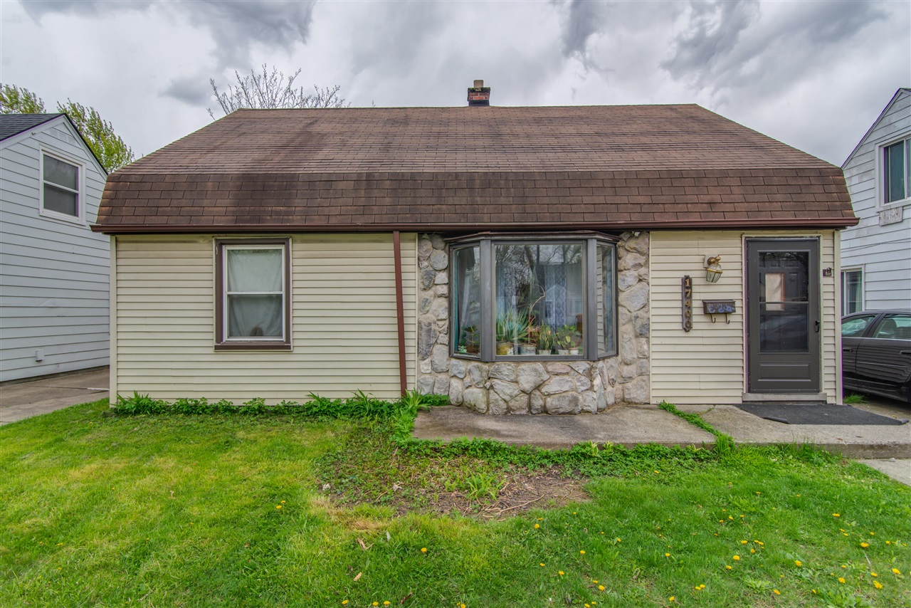 Lincoln Ave, Eastpointe, MI 48021