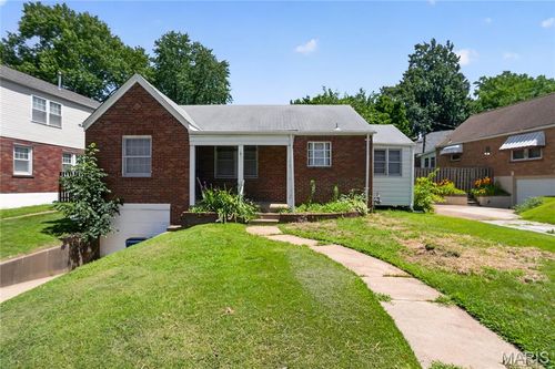 9013 Pallardy Ln, Overland, MO, 63114-4052 | Card Image
