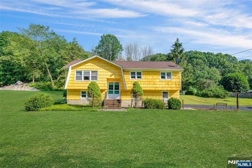243 Andover Rd, Sparta, NJ, 07871-1009 | Card Image