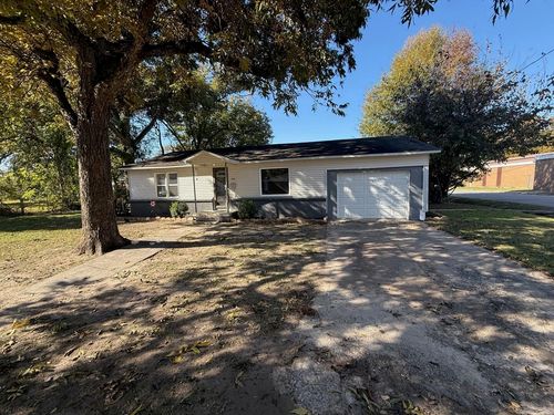 220 Wright St, Lonoke, AR, 72086-2875 | Card Image