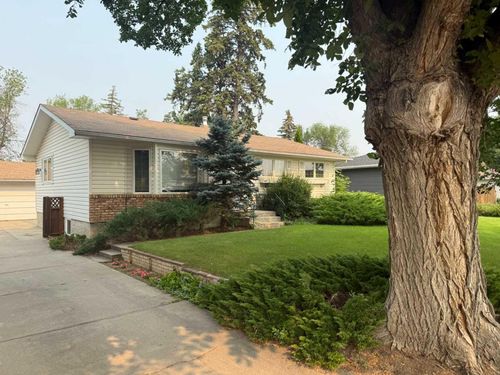 443 3 St E, Brooks, AB, T1R0G5 | Card Image