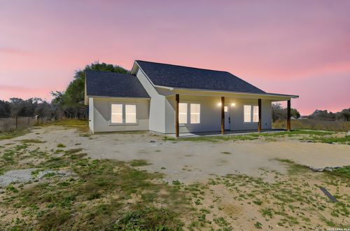 374 County Road 124, Floresville, TX, 78114-6048 | Card Image