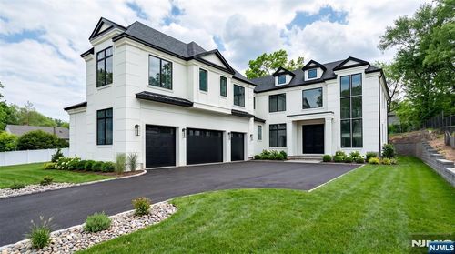 196 Midwood Road, Paramus, NJ, 07652 | Card Image
