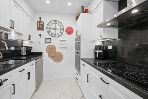724-20355 Ne 34th Ct, Aventura, FL, 33180-3300 | Card Image
