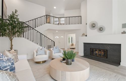 61-15 Alejo, Irvine, CA, 92612-2913 | Card Image
