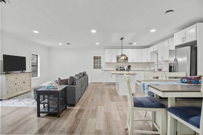 227 Hale, House other with 3 bedrooms, 2 bathrooms and 4 parking in Winnie TX | Image 11