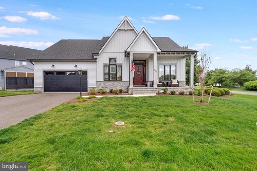 511 Shenandoah Crossing Dr, CHARLES TOWN, WV, 25414 | Card Image