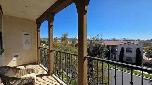 422 Maravilla Ln, Brea, CA, 92823-6390 | Card Image