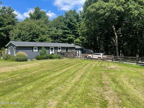 561 Raymondskill Rd, Milford, PA, 18337-7312 | Card Image