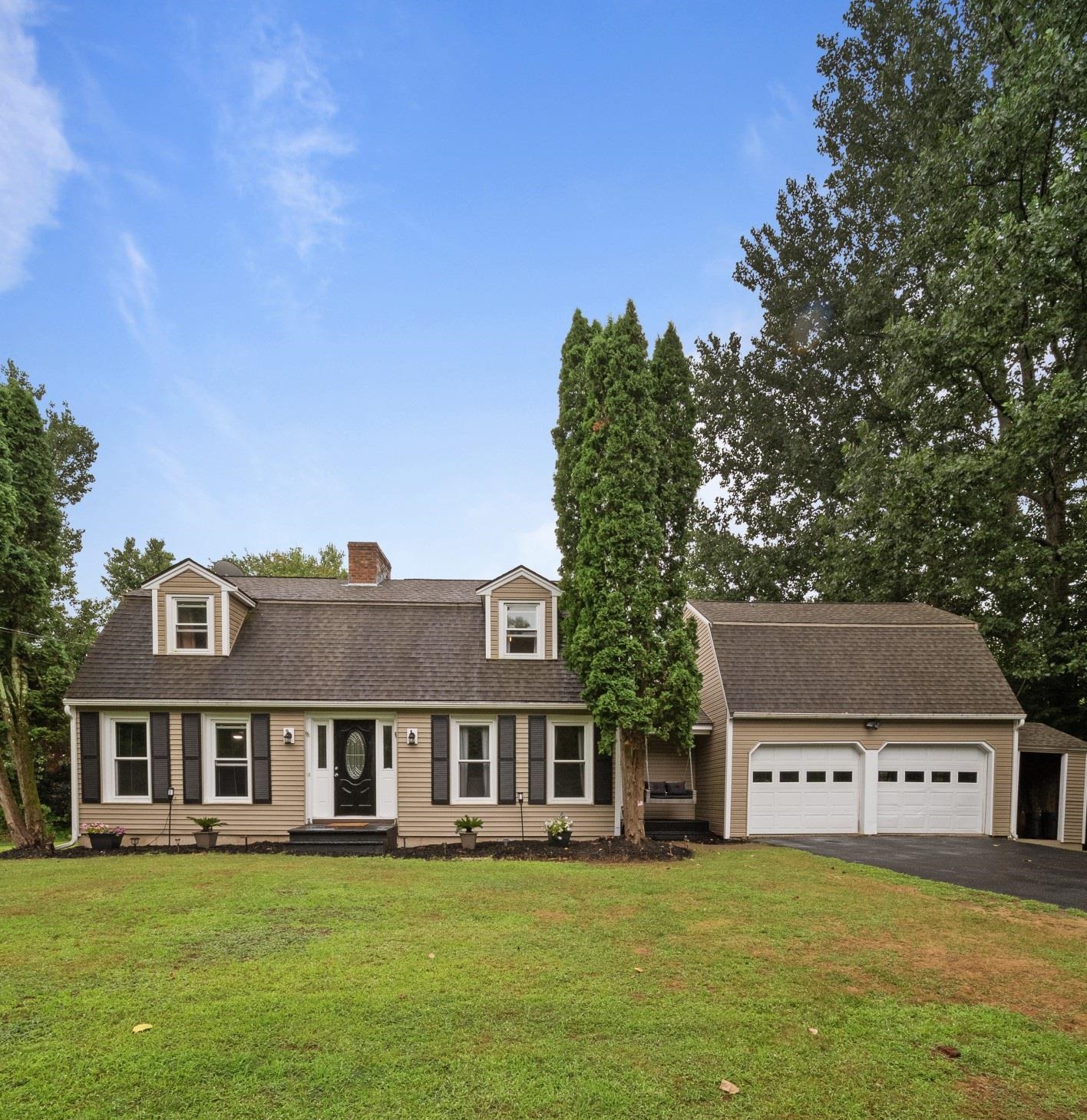 Main St, Sandown, NH 03873