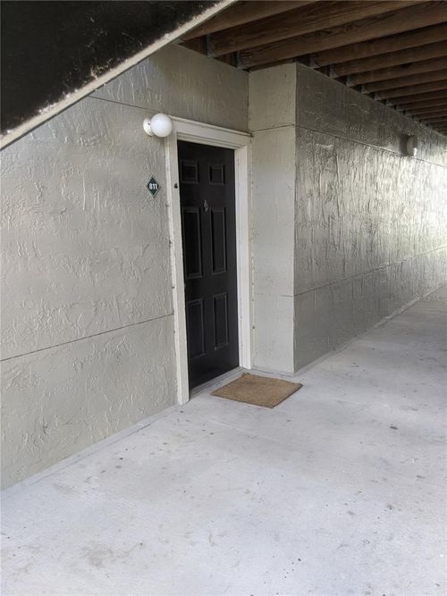 811-3705 Sw 27th St, GAINESVILLE, FL, 32608-7021 | Card Image