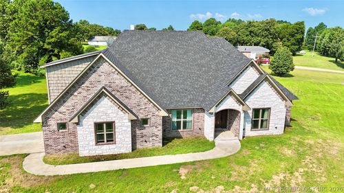 1104 Maple Ln, Stigler, OK, 74462-2575 | Card Image