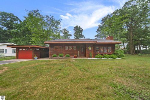 545 Cromwell Dr, Traverse City, MI, 49686-3541 | Card Image