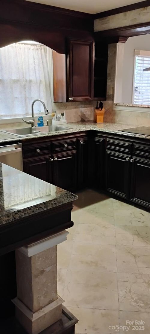 7144 Chapparall Ln, Charlotte, NC, 28215-3713 | Card Image