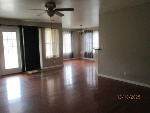 1807 Ronda Ct, MOBERLY, MO, 65270-3801 | Card Image