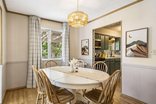 breakfast room | Image 11
