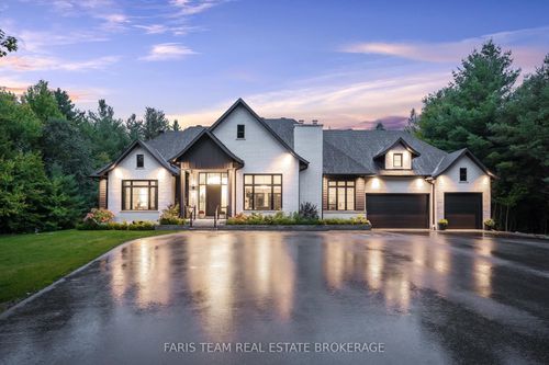 4 Sycamore Cir, Phelpston, ON, L0L2K0 | Card Image