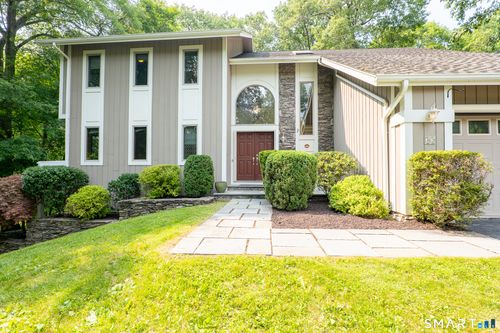 32 Horseshoe Ridge Rd, Sandy Hook, CT, 06482-1039 | Card Image