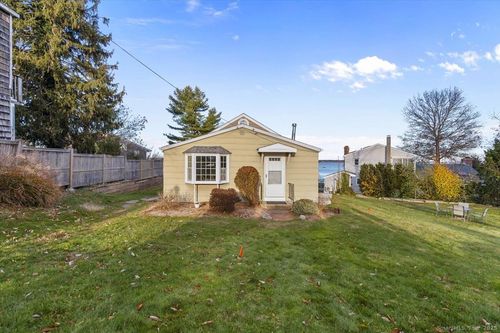 35 Faulkner Dr, Guilford, CT, 06437-3509 | Card Image